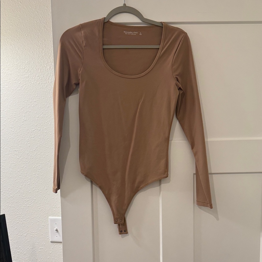 Abercrombie & Fitch Long Sleeve Scoop-Neck Bodysuit in Taupe